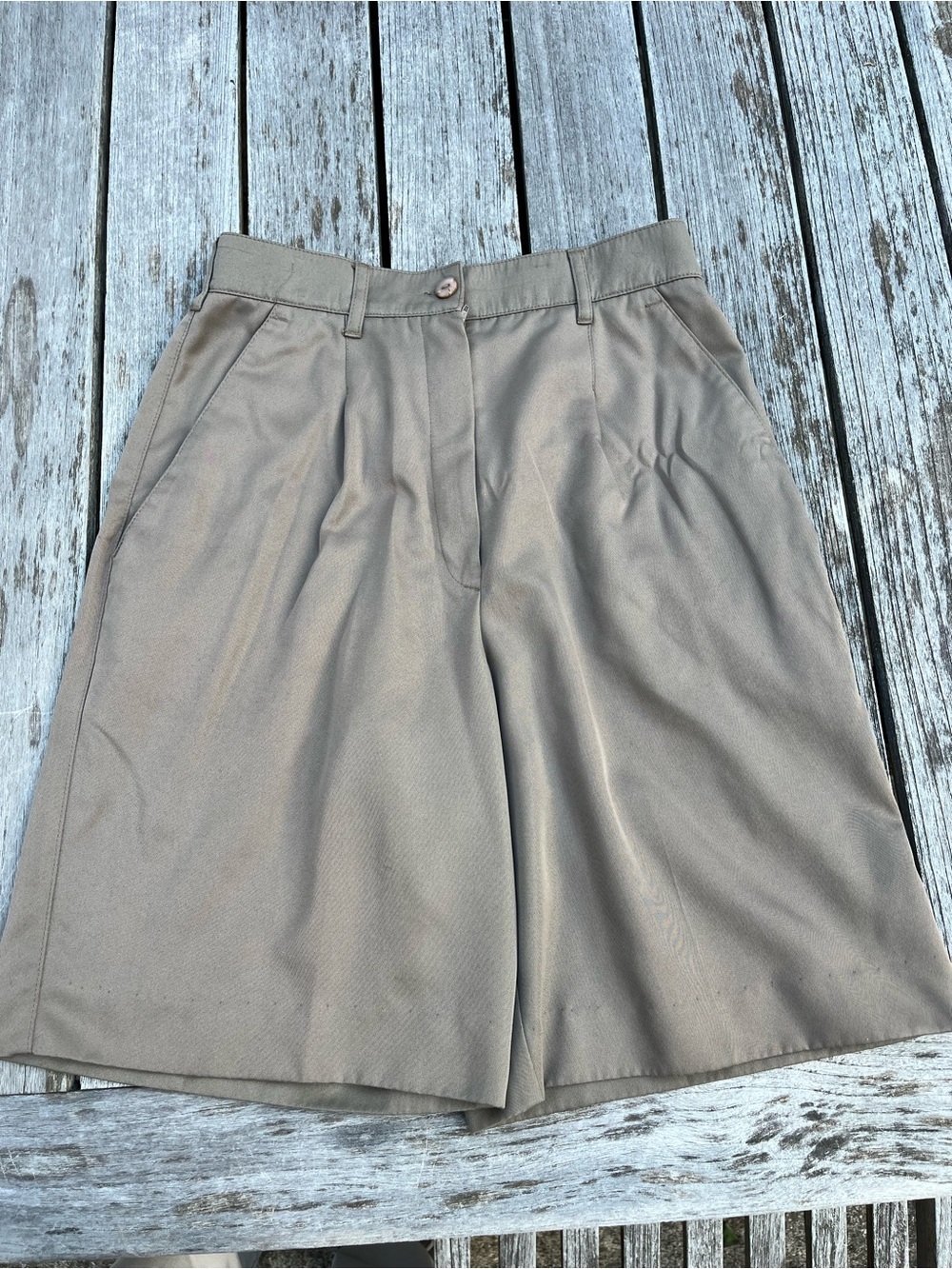 TAIL. KAKHI MICROFIBER BERMUDAS. SIZE 4. EXCELLENT.